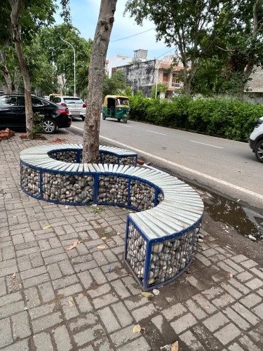 RECYCLED PLASTIC CURVE PEBBEL BENCH