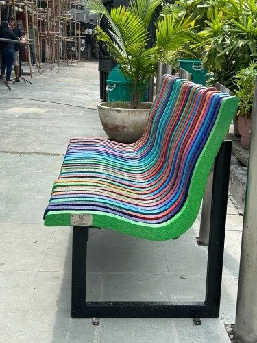Recycled plastic outdoor bench - Image 3